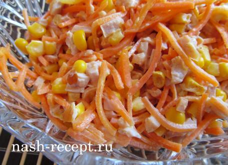 Салат с копченой курицей и корейской морковкой | кулинарный рецепт